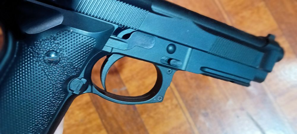 Pistola Airsoft BERETA como nova