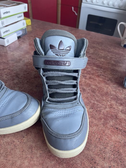 Adidas Кросівки для міста