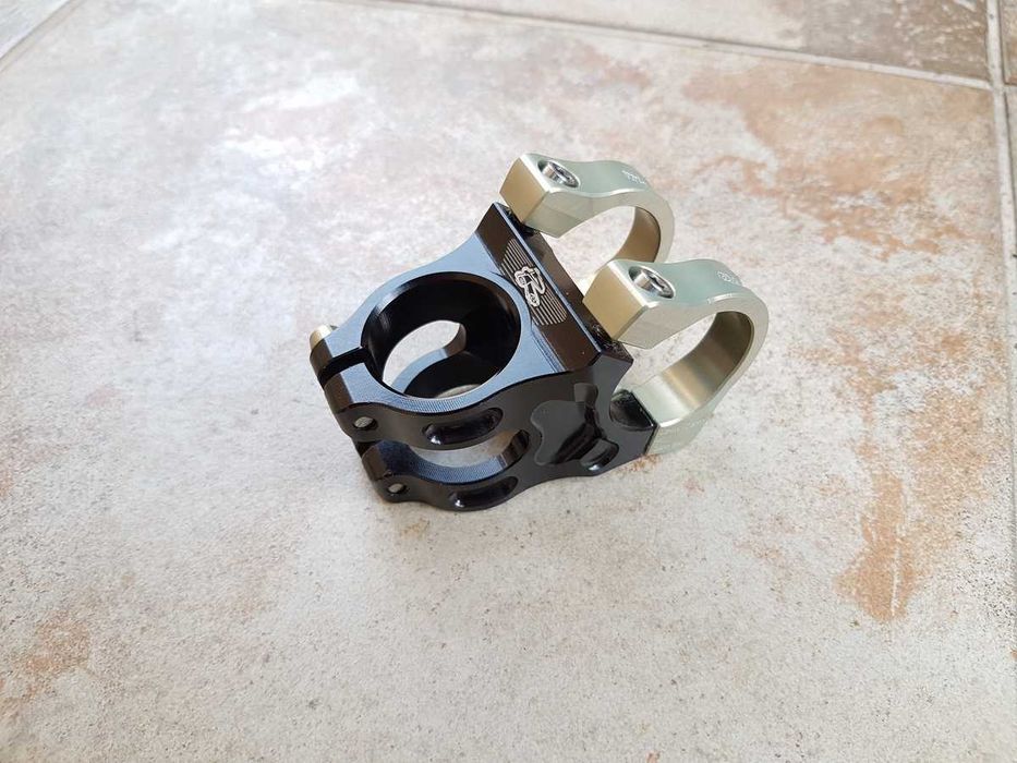 mostek RENTHAL Apex, 31,8mm, 40mm, Gold/Black