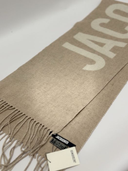 Шарф Jacquemus.