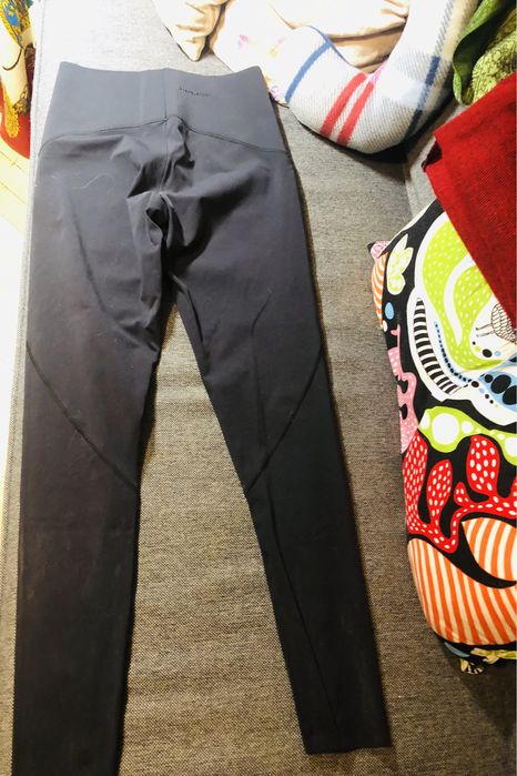 Oysho Sport Czarne Legginsy do kostek high rise Compressive M