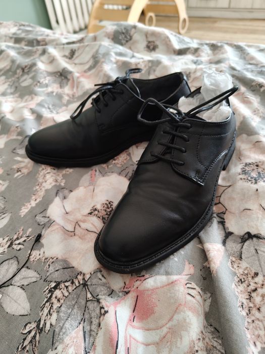 Czarne lakierki chłopięce