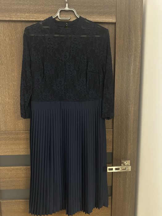 Sukienka  koronkowa plisowana