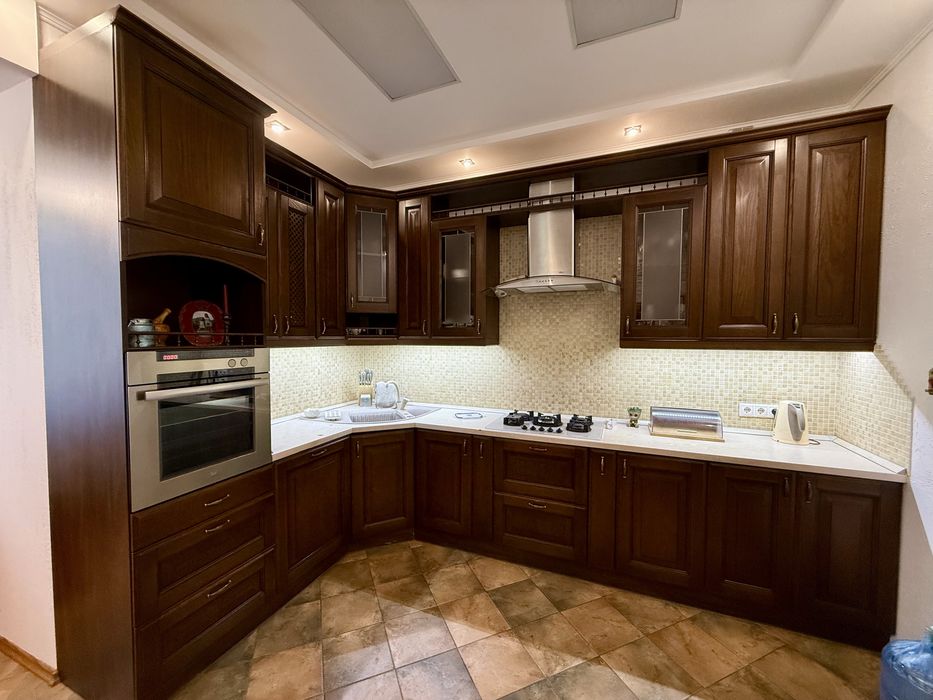 Четырехкомнатная квартира в коттедже на СухомФонтане.Гараж.Автономка.