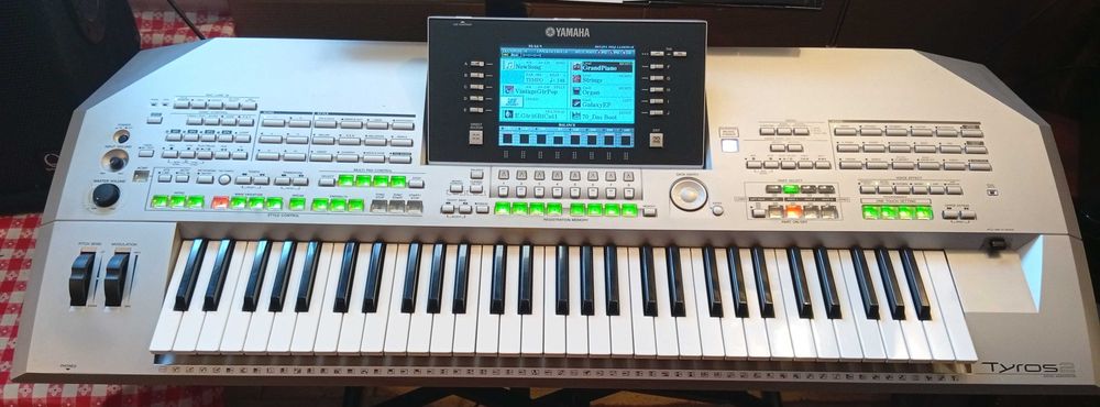 Keyboard Tyros 2