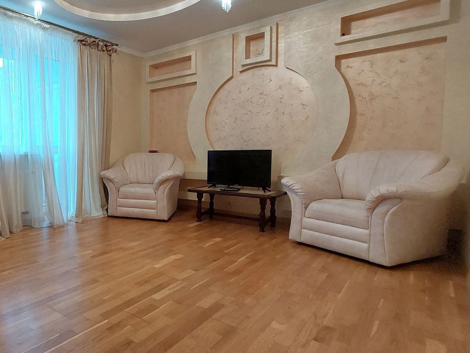 Люкс біля Порт-сіті(погодинно 600, на добу від 1300)