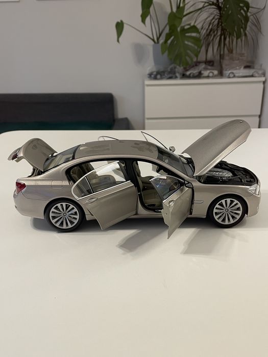 Model BMW 750Li F02 F01 7 series 1/18 Kyosho 1:18 seria 7