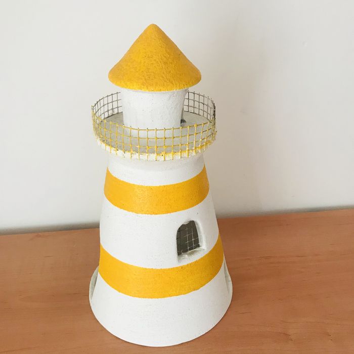 Farol Amarelo Porta Velas