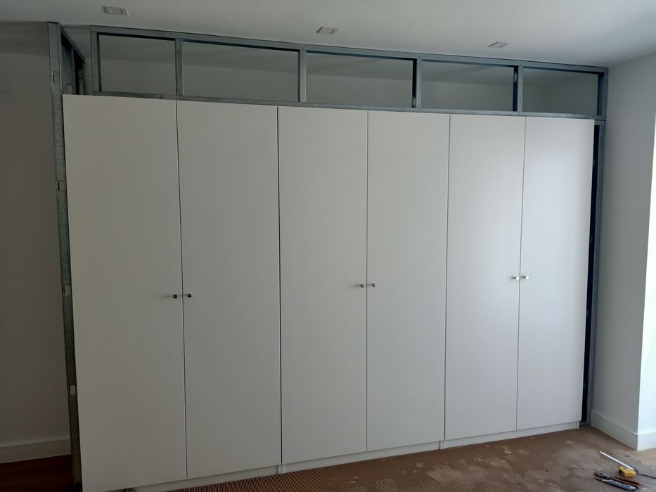 Obra gera lpladur avanaria rebouca  pintar electricidade remodelar cozinha casa de banho canalizacao ceramica