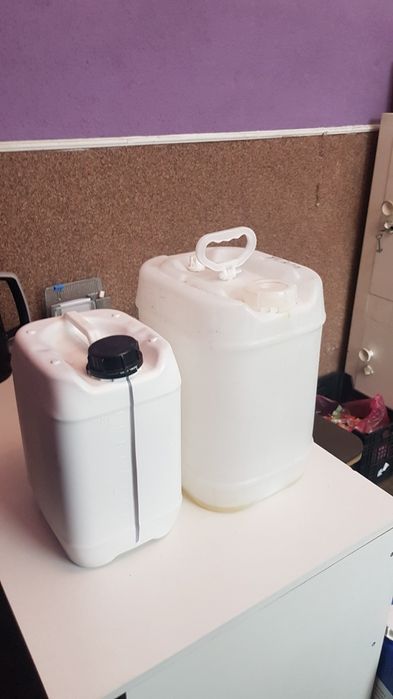 пластиковые канистры 20л. Б/у