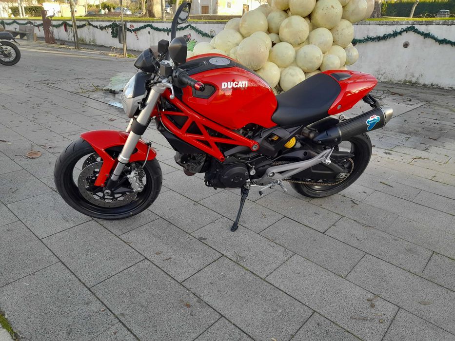 Ducati MONSTER 696