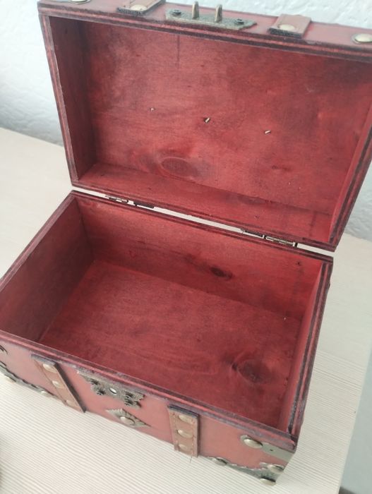 Kuferek na biżuterię