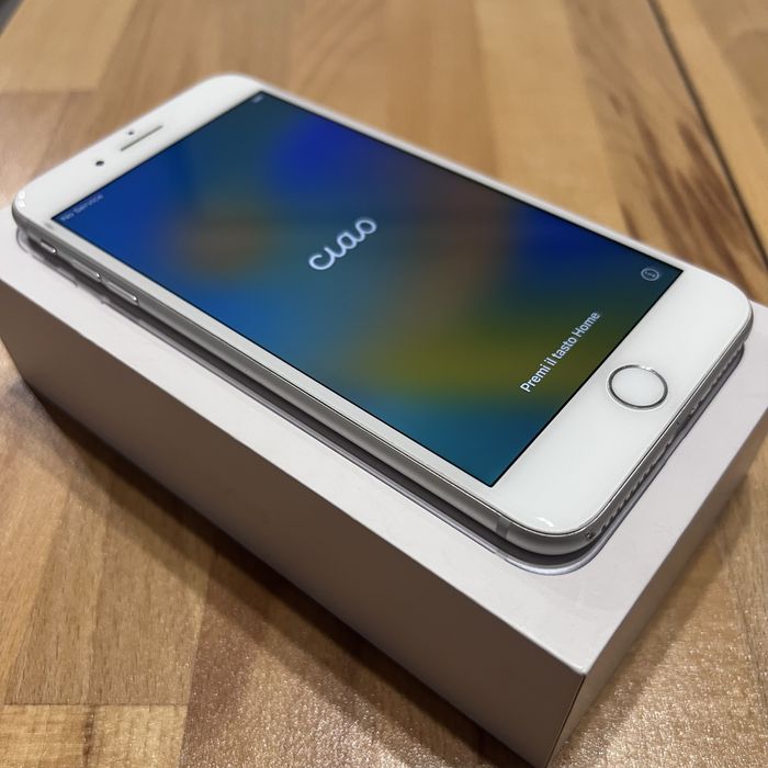 iPhone 8 Plus stan b.dobry pudełko ładowarka etui