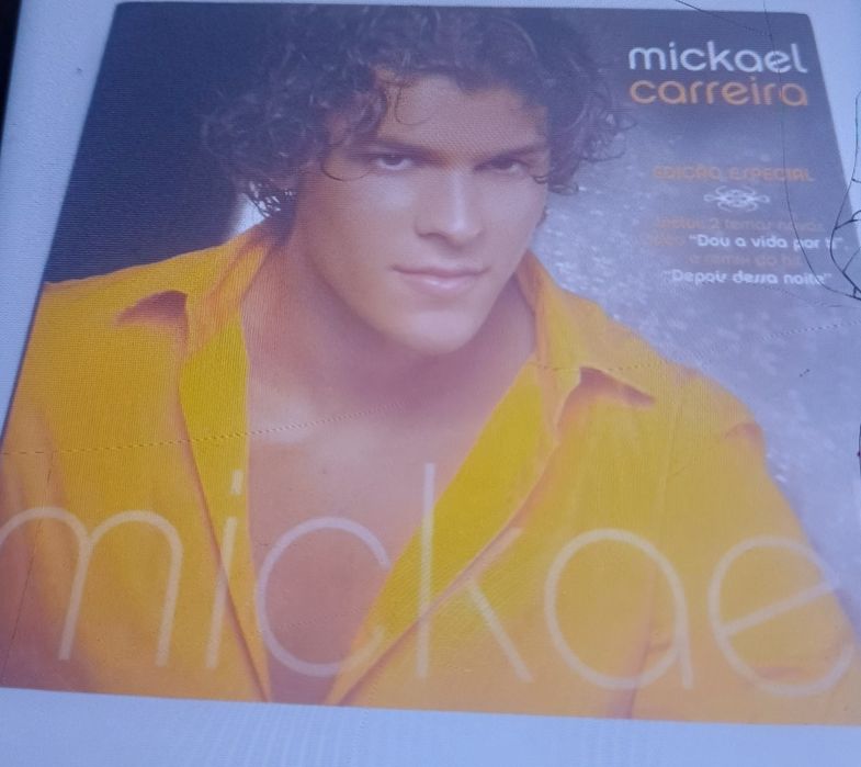 Relógio de parede para cozinha (5€) e vários  CDS ( 5€ cada um)