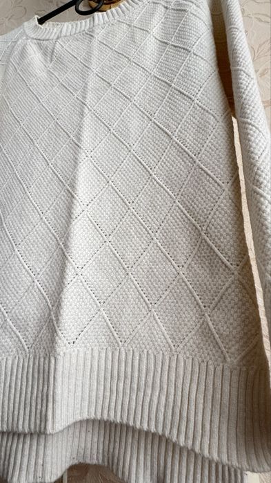 Молочний светр джемпер ХС