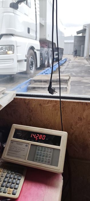 Самоскид 50 кубів полуприцеп інтраксах мерс свіжопригнаний