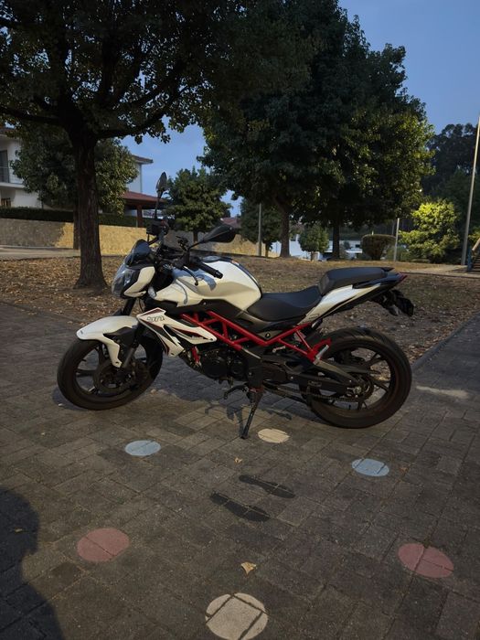 Benelli BN125 de 2023