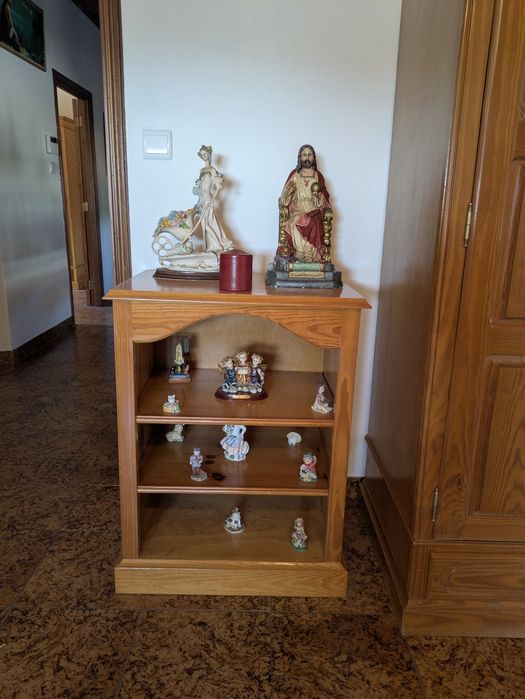 Mobília de Quarto de Casal em Pinho Maciço – Excelente Estado