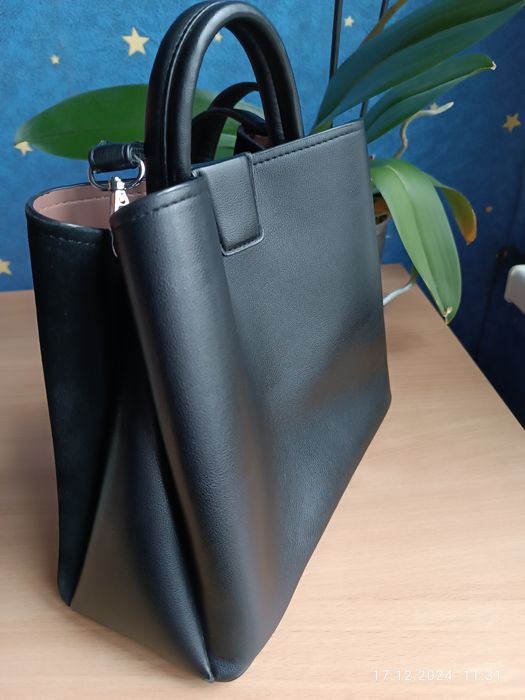 Класична чорна ,замшева сумка