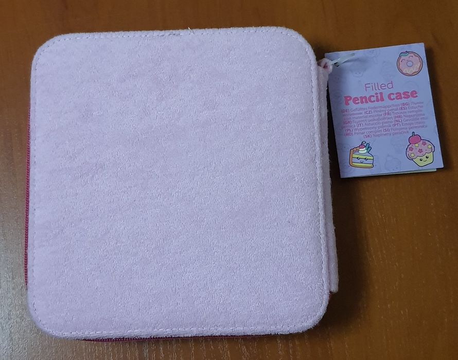 Dwukomorowy, pluszowy piornik z wyposażeniem-różowy