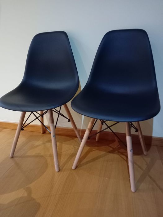 Cadeiras base madeira