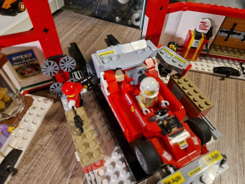 Lego Speed Champions 75889 Garaż Ferrari kompletny+pudełko+instrukcje