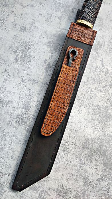 Zestaw dwóch noży z pochewkami