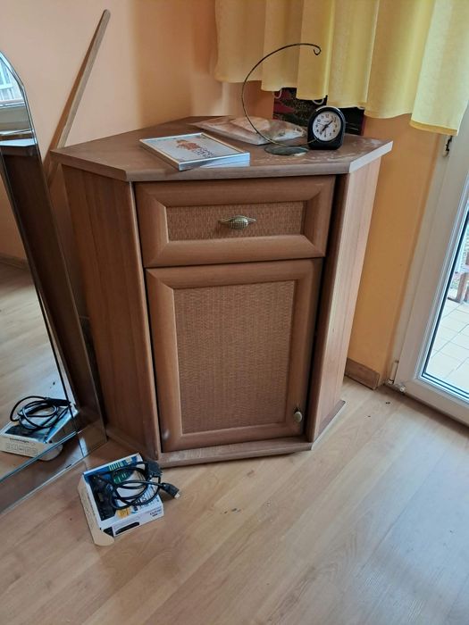 Oddam szafkę narożna