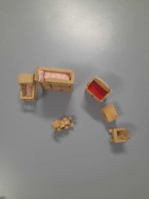 brinquedos de madeira  quarto de brincar