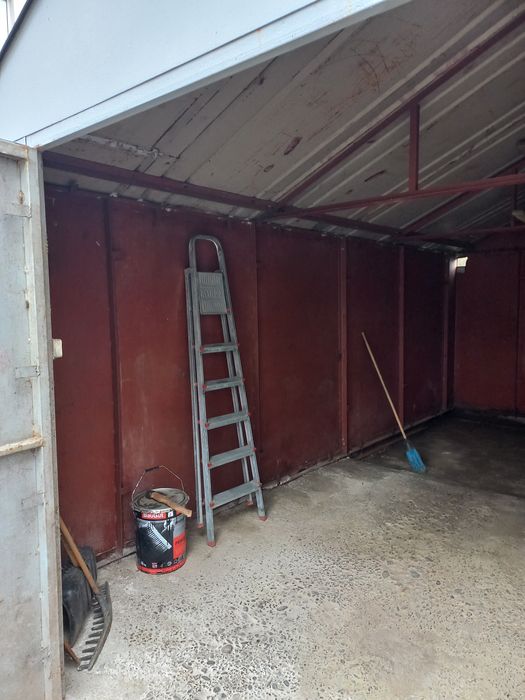Продам гараж без місця.