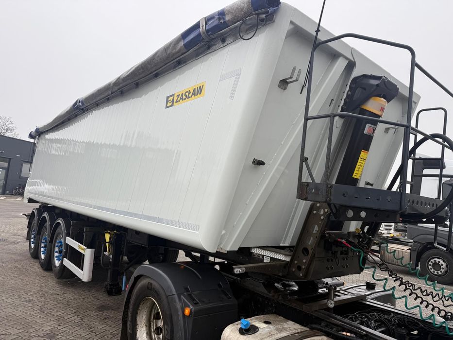 Zaslaw D-653A  / 2018 r / Aluminiowa / 38 m³ / Klapa / Osie SAF / Tłok HYVA / Zasław