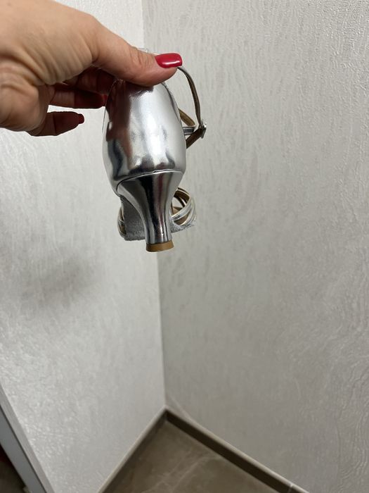 Босоножки, туфли для танцев 37-37,5