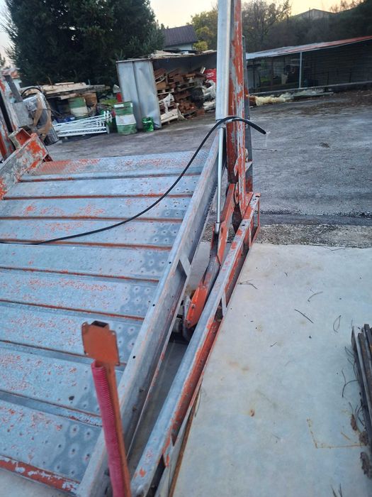 Plataforma elevatória veiculos