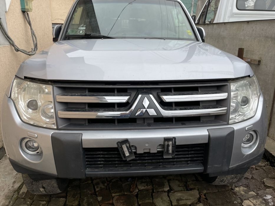 Розборка запчастини бампер фара капот крило pajero