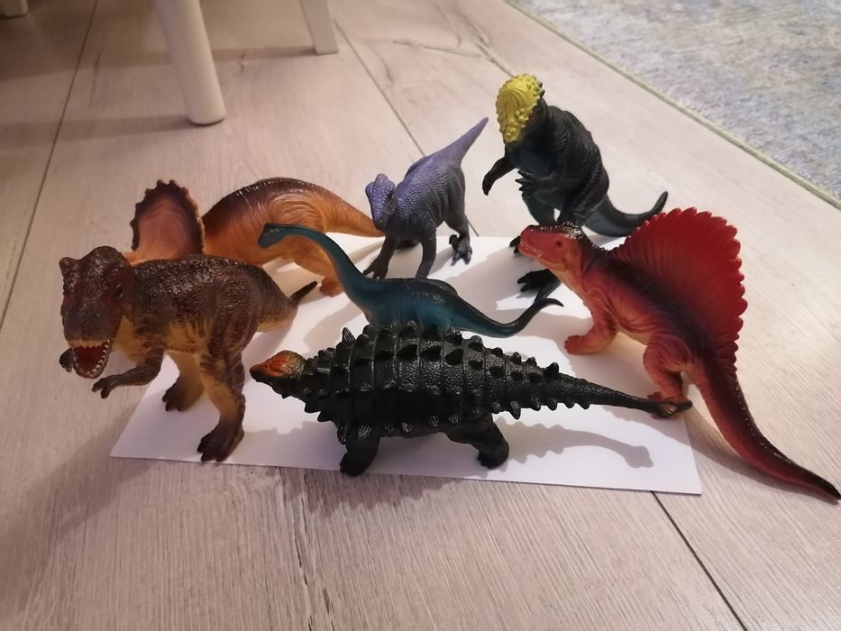 7 Dinozaurów z różnej bajki