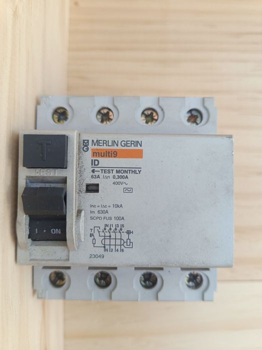 Interruptor Diferencial Residual (IDR) da marca Merlin Gerin