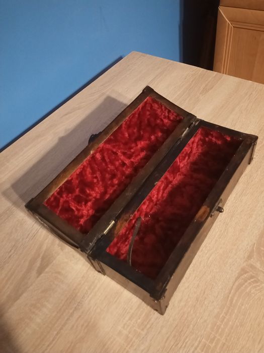 Szkatułka powleczona skórą