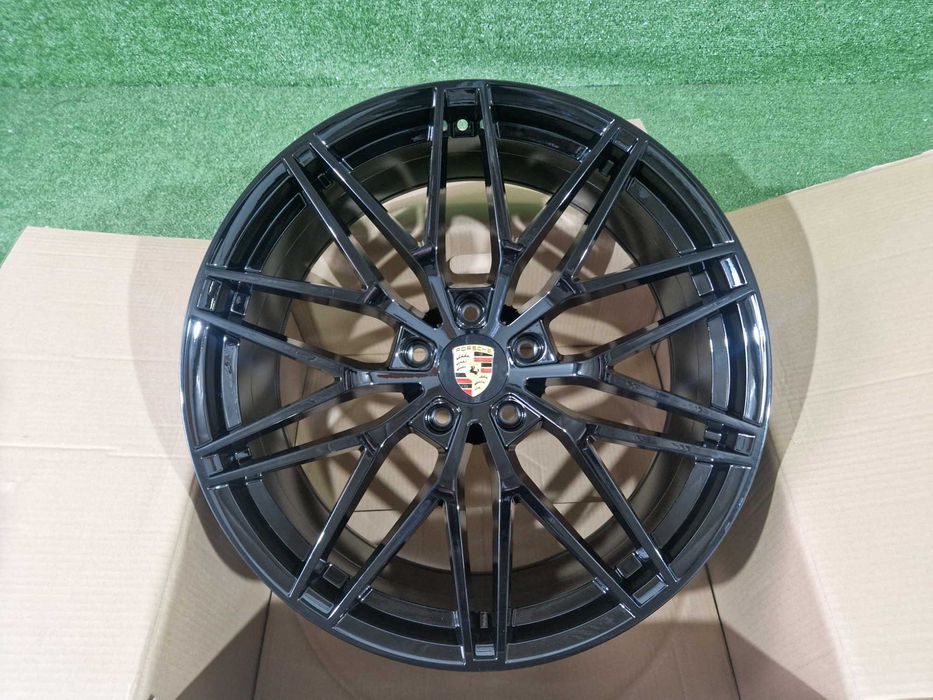 Диски R22 5 x 130 Porsche Cayenne Panamera — Gloss Black DP20
