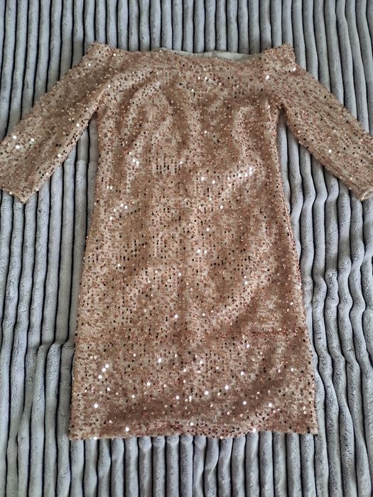 Сукня з паєтками