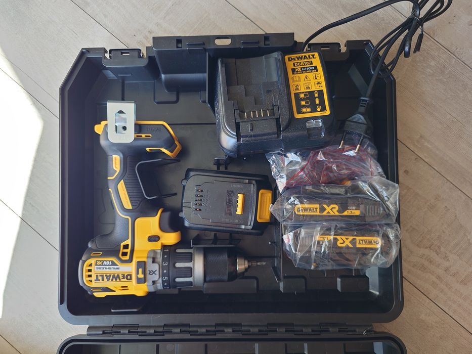Wiertarko wkrętarka Dewalt DCD796 zestaw z 3 akumulatorami
