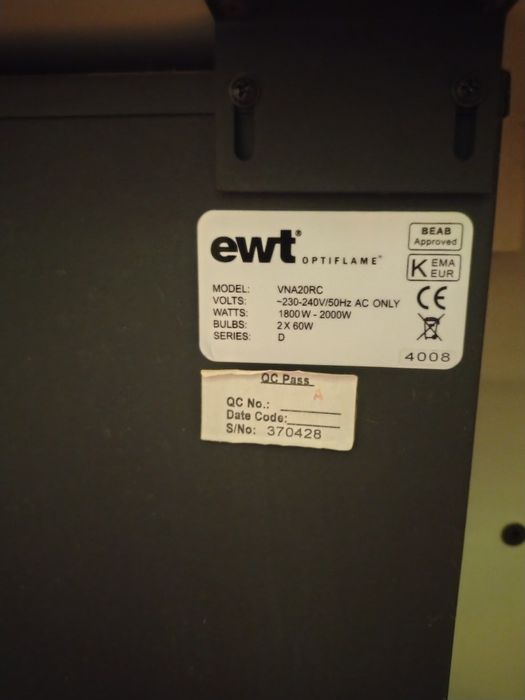 Kominek elektryczny z funkcją grzania