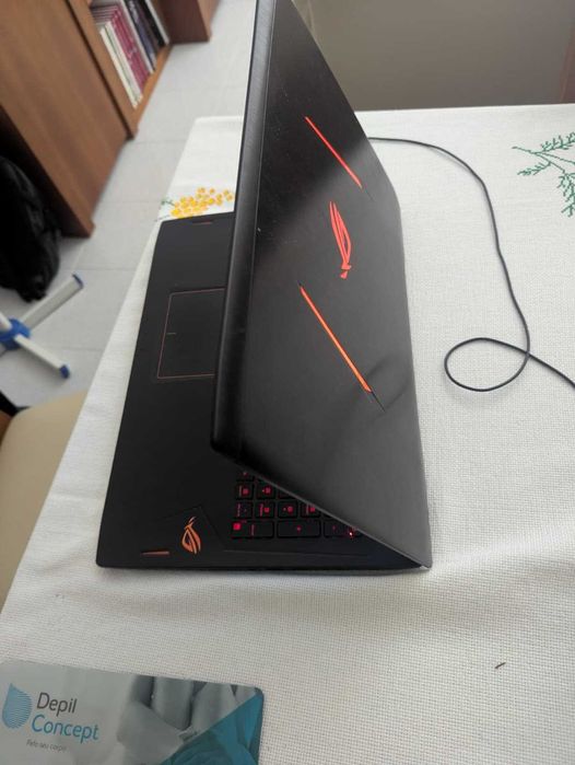 Portátil Gaming - ASUS ROG Strix GL502VM (i7-6700HQ, 16GB, GTX1060, 1TB+250 SSD)
