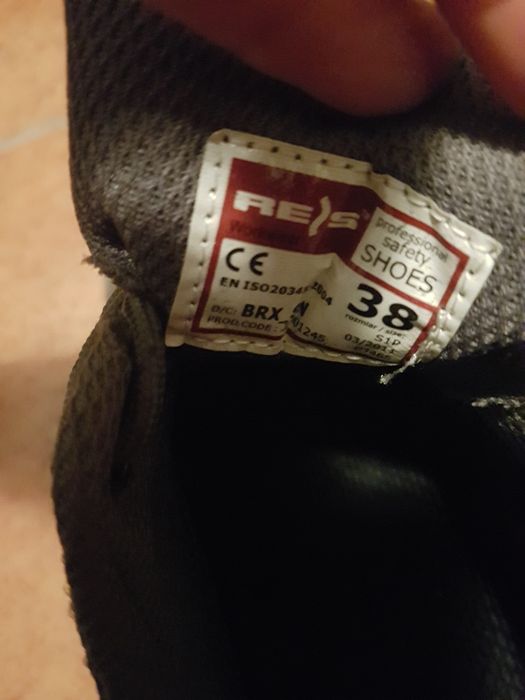 Buty 38 z ochroną na palce