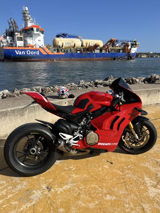 ducati panigale v4s