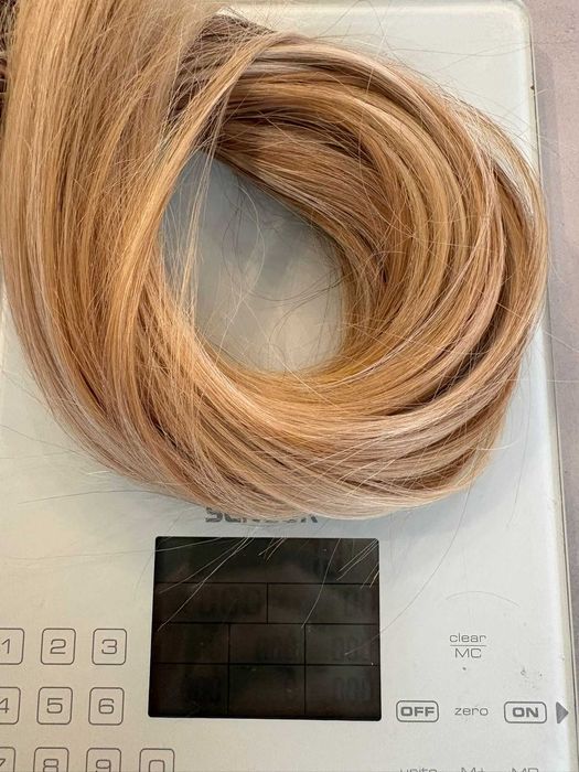 Na sprzedaż  dwa zestawy naturalnych włosów