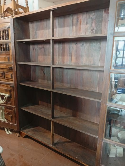 Móvel livreiro/louceiro