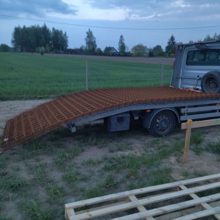 Autolaweta transport towaru / samochodów