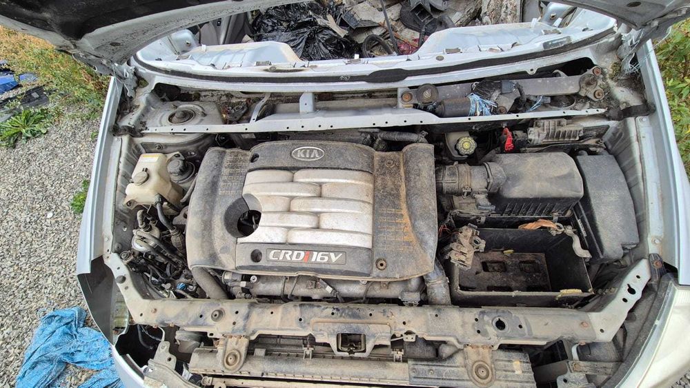 дешево продається KIA CARNIVAL III