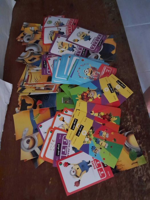 Lote de 139 Cromos dos Minions da série Frutomania