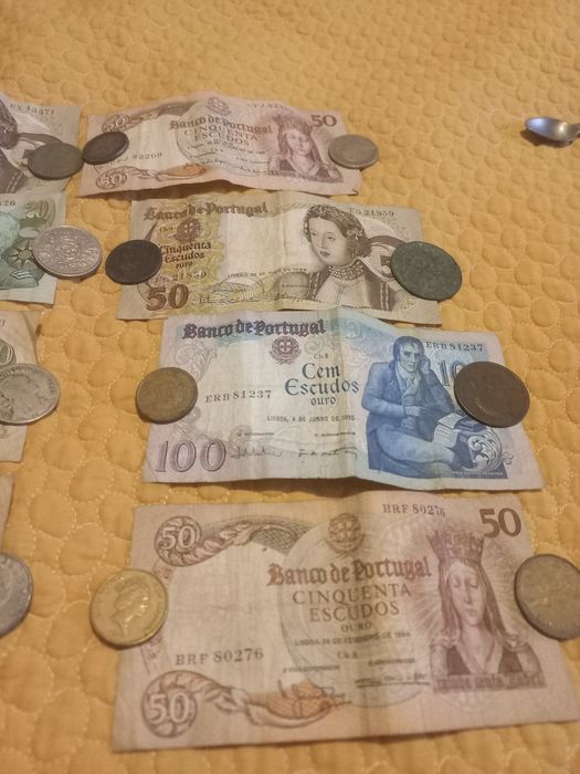 Notas e moedas antigas